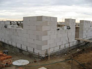 Murowanie ścian lub murów