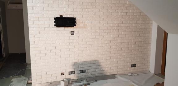 Klejenie ozdobnej cegiełki