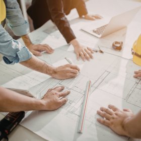 Projekty przebudowy budynków komercyjnych – funkcjonalność dopasowana do biznesu