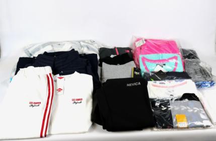 Mix odzieży damskiej, męskiej i dziecięcej z sieci sklepów SportsDirect