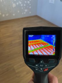 Montaż ogrzewania podłogowego elektrycznego z panelami podłogowymi