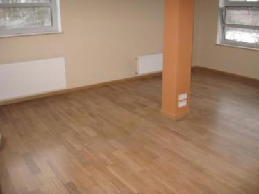 Układanie paneli, parkietu