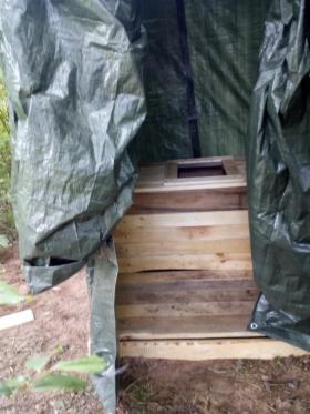 Budowa wychodka drewnianego z palet