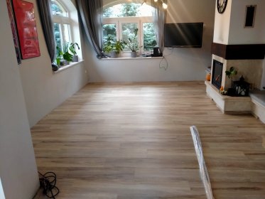 Układanie paneli laminowanych / winylowych oraz desek podłogowych