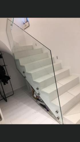 Montaż ścianek szklanych