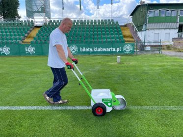 WÓZEK DO MALOWANIA LINII na boisku trawiastym MAGLINER ROLKA 12 cm