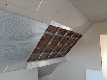 Montaż sufitu podwieszanego