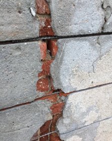 Naprawa statyczna budynków.  Szycie pęknietych ścian oraz fundamentów.