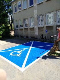 Oznakowanie poziome pionowe malowanie pasów