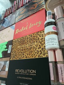 Sprzedam duże ilości kosmetyków marki Makeup revolution , Physicians Formula