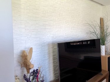 Układanie paneli dekoracyjnych gipsowych