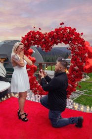 Ścianka kwiatowa na twoje zaręczyny