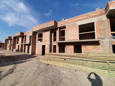 Zlecę wybudowanie zespołu budynków w zabudowie szeregowej