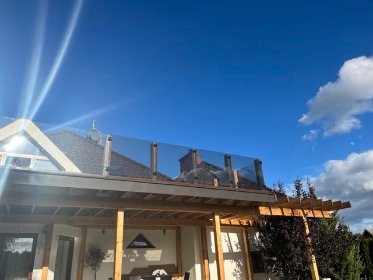 Balustrady szklane, kabiny prysznicowe, drzwi i ściany szklane, daszki szklane, lustra