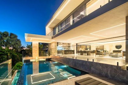 Balustrada szklana na spigotach