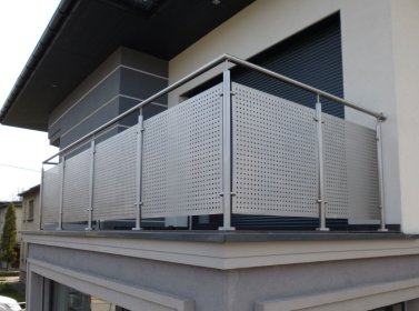Montaż balustrady z aluminium