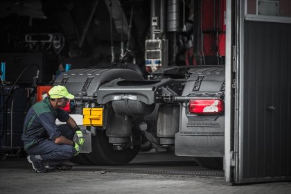 Serwis  opon TIR samochodów ciężarowych maszyn  rolniczych przemysłowych budowlanych