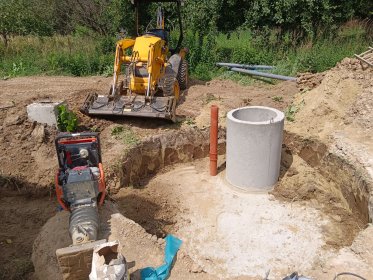 Usługi mini koparko ładowarką oraz mini koparką gąsiennicową.