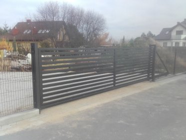 Montaż ogrodzeń panelowych i palisadowych, bram oraz furtek