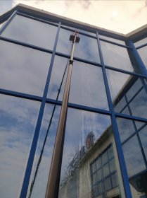 Mycie elewacji szklanych i stalowych