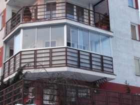 zabudowa balkonów w systemie aluminiowych okien przesuwanych