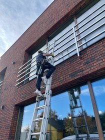 PROFESJONALNE MYCIE OKIEN / WITRYN SKLEPOWYCH / POWIERZCHNI SZKLANYCH