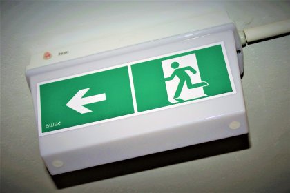 Pomiary oświetlenia ewakuacyjnego i podstawowego. Pomiary odbiorcze instalacji.