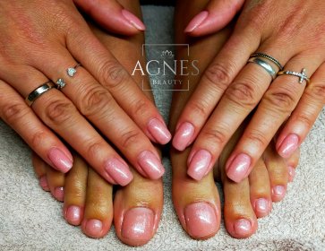 Pedicure kosmetyczny z hybrydą