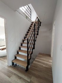 Wykonanie schodów na konstrukcji metalowej Wykonanie schodów na konstrukcji metalowej