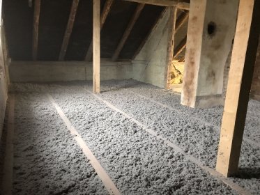 Ocieplenie poddasza Celulozą, wełną drzewną i Pianą PUR