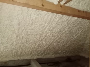 Ocieplenie poddasza Celulozą, wełną drzewną i Pianą PUR