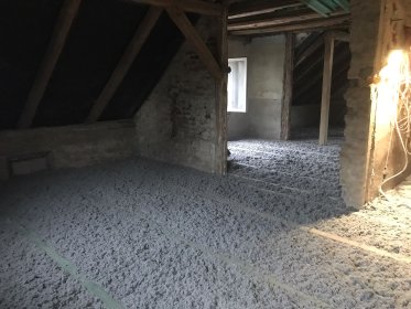 Ocieplenie poddasza Celulozą, wełną drzewną i Pianą PUR