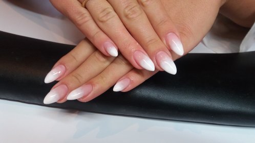 Uzpełnienie paznokci żelem