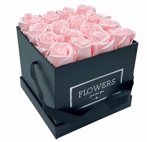 Flowerbox kwadratowy z różami mydlanymi