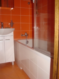 Usługi remontowo-budowlane i stolarskie.