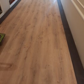 Montaż paneli winylowych