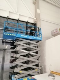 Mycie/czyszczenie okien, witryn, przeszkleń, bilbordów, świetlików na wysokościach