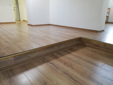 Profesjonalne układanie paneli podłogowych