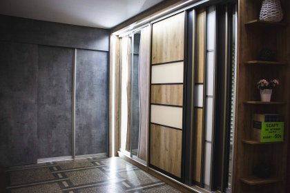 Szafa przesuwna na wymiar z fachowym, szybkim montażem