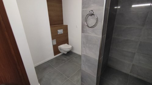 Układanie płytek ceramicznych