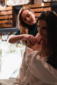 Masaż leczniczy, relaksacyjny, sportowy, gorącymi kamieniami, czekoladą, twarzy Kobido