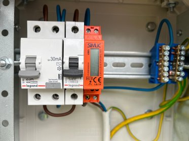 Wykonanie wykopu pod instalację elektryczną / wykonanie podłączenia