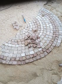 Układanie kostki brukowej, granitowej