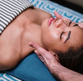 Masaż twarz, szyja, dekolt