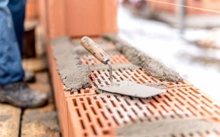 Murowanie ścian z ceramiki i bloczków komórkowych