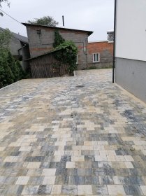 Układanie nawierzchni z kostki brukowej