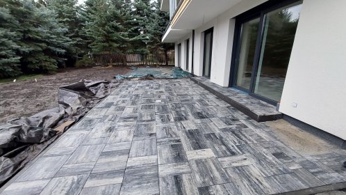 Układanie kostki brukowej wraz z pracami ziemnymi