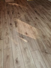 Montaż paneli podłogowych