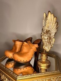 Odzież Damska, Męska , Młodzieżowa  używana  około  2 T