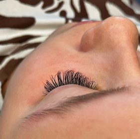 Stylizacja rzęs 1:1